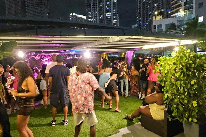 Miami: Ultimative Bootsparty mit Open Bar, DJ & After-Party