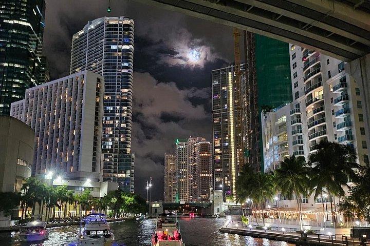 Miami: Ultimative Bootsparty mit Open Bar, DJ & After-Party