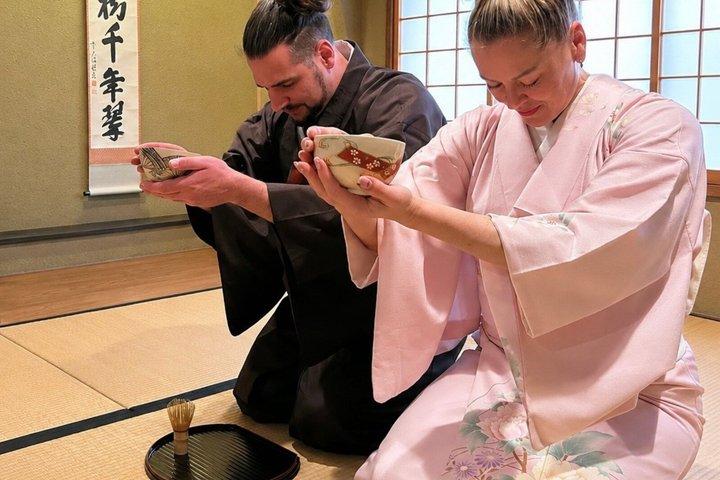 Privates Kyoto Teezeremonie Kalligrafie und Kimono-Erlebnis