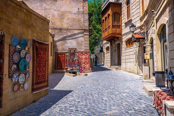 バクー旧市街 セルフガイド型没入型オーディオシアターウォーキングツアー