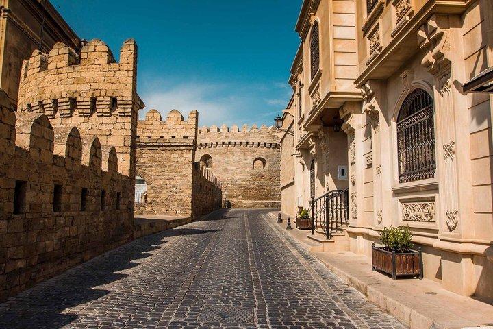 バクー旧市街 セルフガイド型没入型オーディオシアターウォーキングツアー