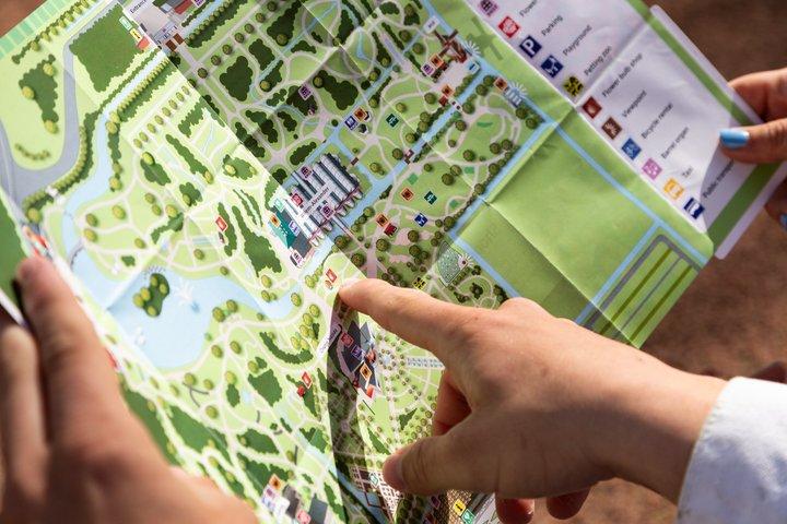 アムステルダム発：キューケンホフ庭園＆風車クルーズツアー