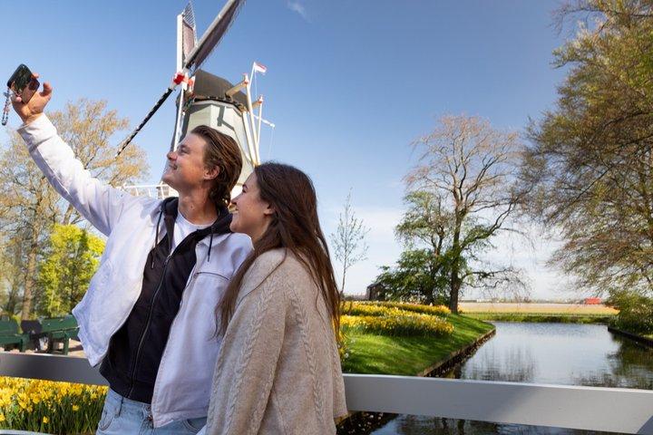 アムステルダム発：キューケンホフ庭園＆風車クルーズツアー