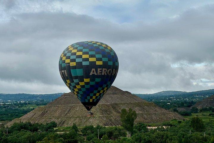 Balloon flight, Mexico City transport, Cave breakfast, Pyramids