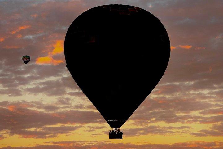 Balloon flight, Mexico City transport, Cave breakfast, Pyramids