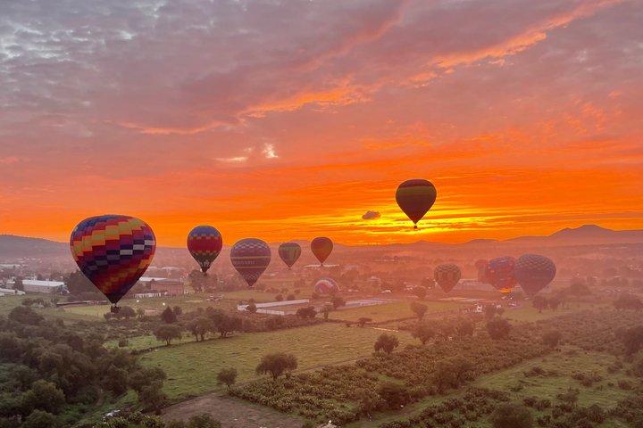 Balloon flight, Mexico City transport, Cave breakfast, Pyramids