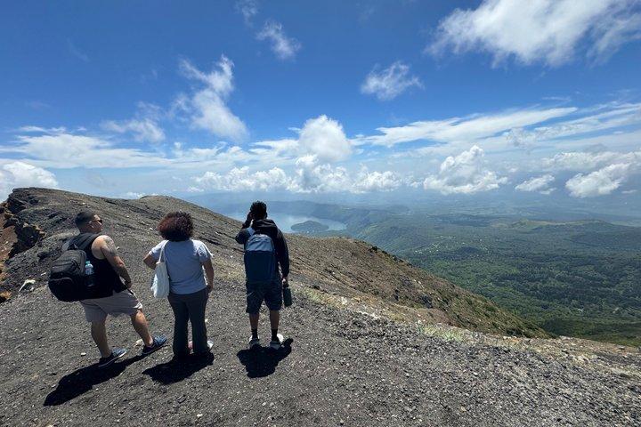 サンタアナ火山ハイキング＆コアテペケ湖：オールインクルーシブ日帰りツアー