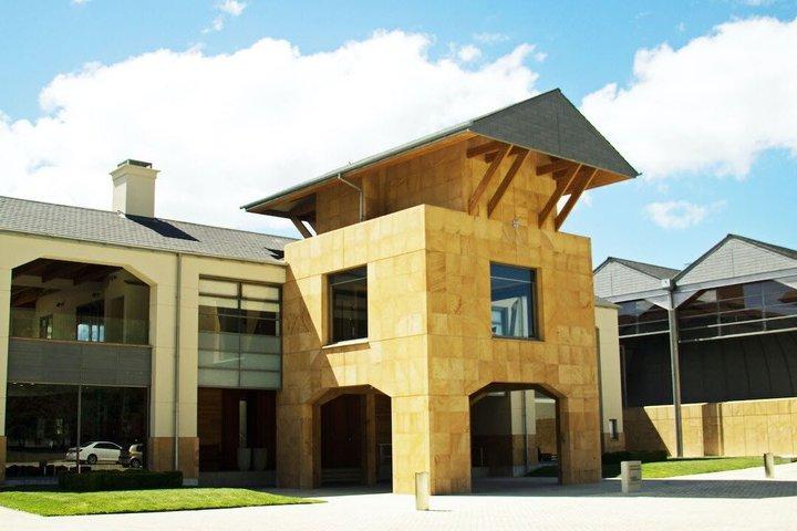 Hawke’s Bay Luxury Wine Tour for Two with Winery Lunch