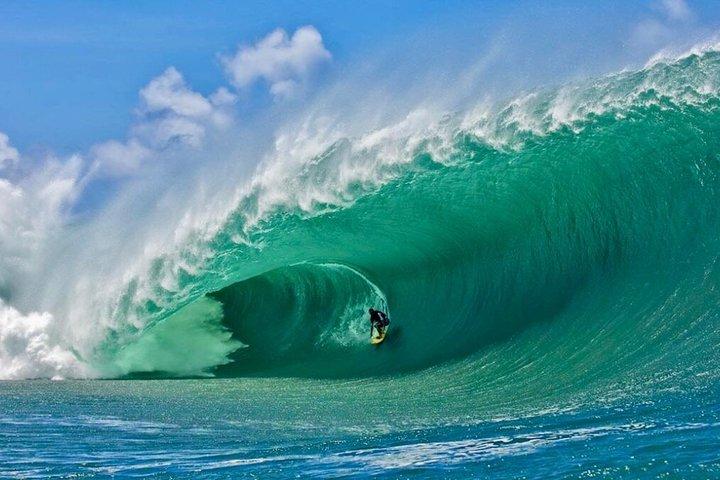 タヒチ島テアフポオ（2024年オリンピック開催地）へのタクシーボートを利用した終日プライベートツアー