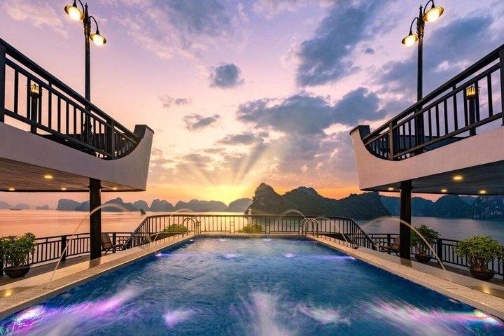 ハノイ発プレミアムハロン湾＆ランハ湾一泊二日クルーズ
