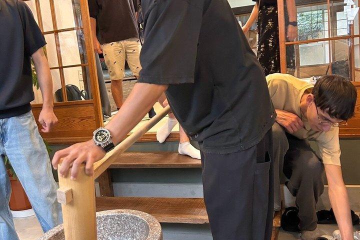 大阪：もちつきと抹茶作りをJP最長通りで