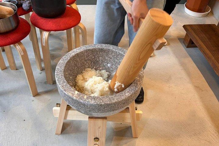 大阪：もちつきと抹茶作りをJP最長通りで