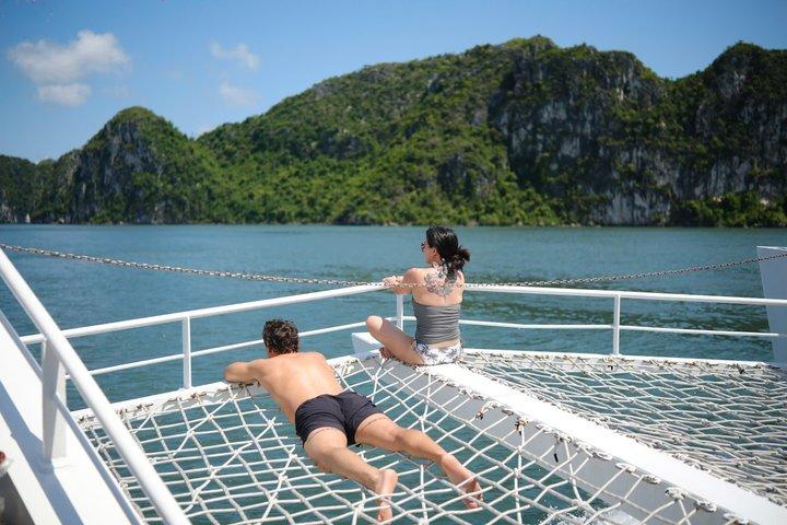 ハロン・カタマランによるハロン湾＆ランハ湾豪華日帰りクルーズ