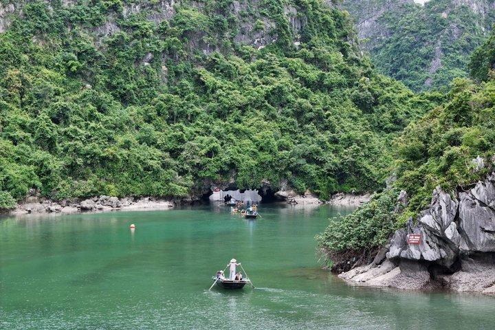ハロン・カタマランによるハロン湾＆ランハ湾豪華日帰りクルーズ