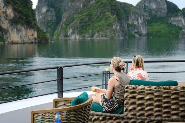 ハロン・カタマランによるハロン湾＆ランハ湾豪華日帰りクルーズ
