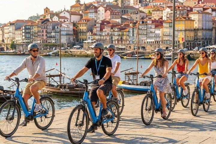 3 Hour Old Town Riverside Bike Tour Guided Experience in Porto