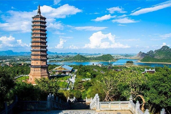 ハノイからニンビンへ：白丁寺、トランアン、ムーア洞窟ツアー