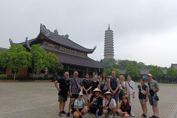 ハノイからニンビンへ:白丁寺、トランアン、ムーア洞窟ツアー