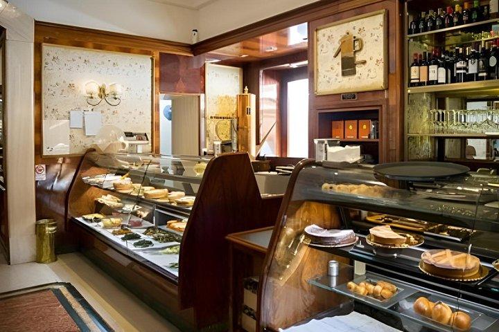 ローマ市内中心部の歴史あるコーヒーとジェラート店を巡るツアー