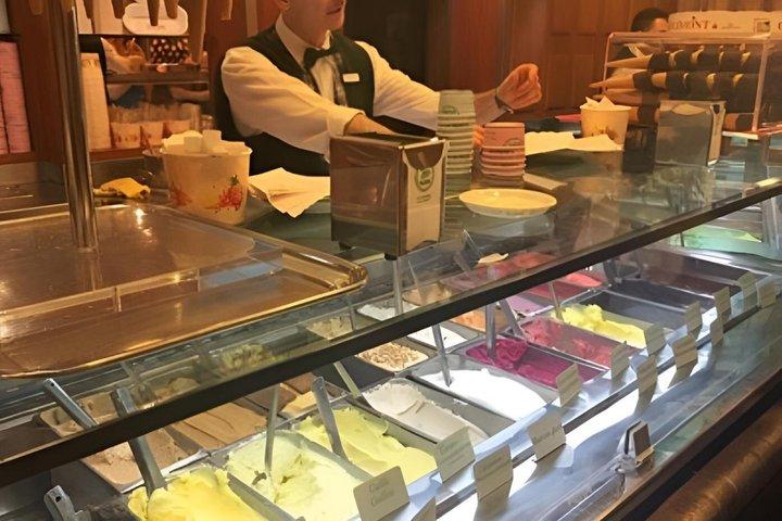 ローマ市内中心部の歴史あるコーヒーとジェラート店を巡るツアー