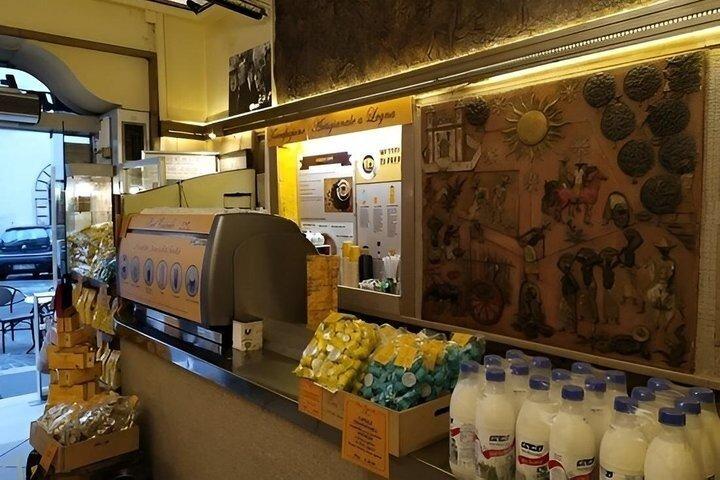 ローマ市内中心部の歴史あるコーヒーとジェラート店を巡るツアー