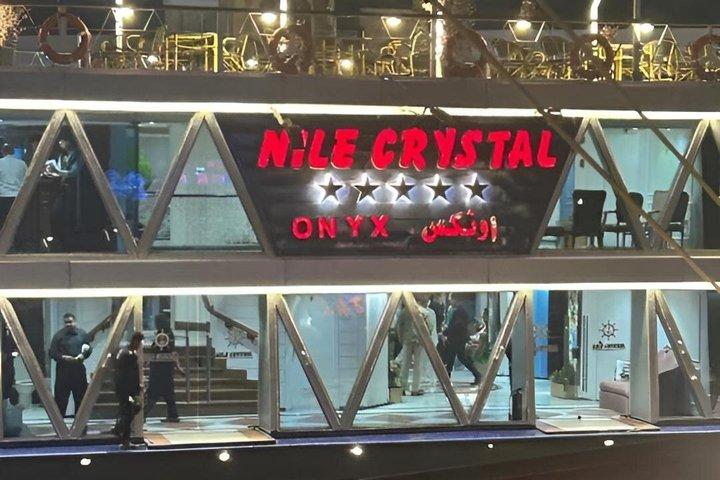 VIPカイロナイル川ディナークルーズ（ベリーダンス、タヌーラ付き）