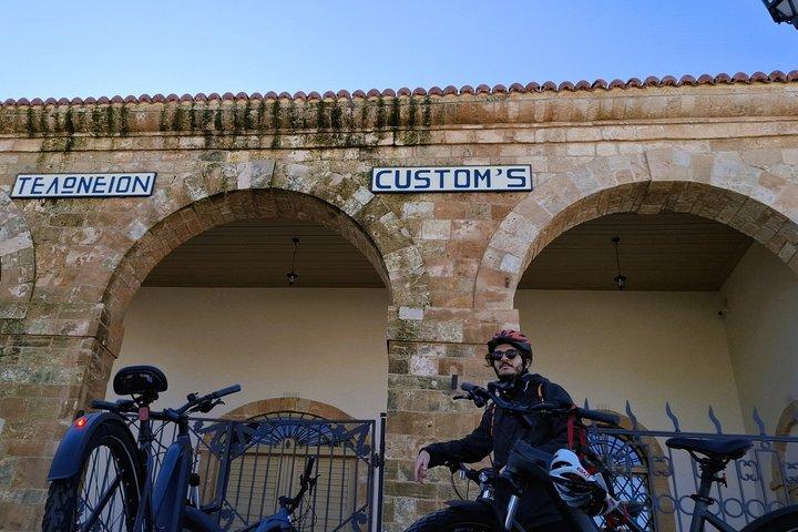ナフプリオ・スモールグループEバイクツアー