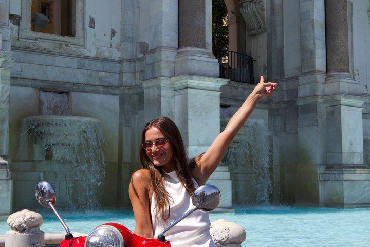 Roma Vespa Tour La Dolce Vita Experience and Photo Shoot