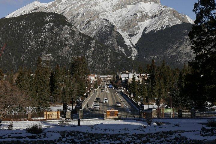 Banff Top 10 Iconic Spots Tour with Local Expert Guide