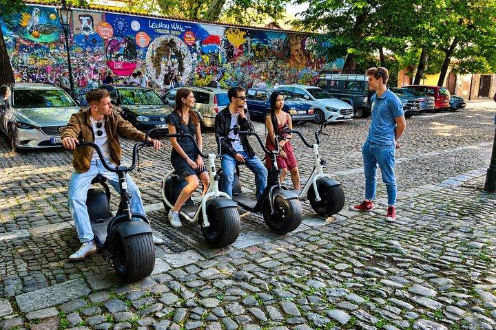 Prag Fat Tire E-Scooter Tour mit einem lokalen Guide