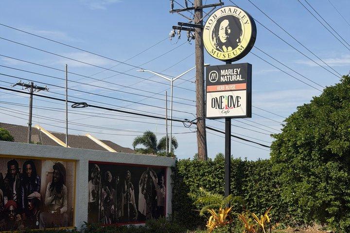 Private Kingston & Bob Marley Tour from Montego Bay: Customizable
