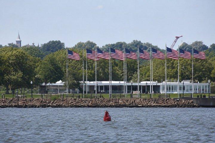 額縁なしのシティ ニューヨークウォーターフロントアートツアー