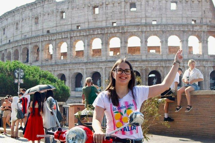 Roma Vespa Tour La Dolce Vita Experience and Photo Shoot