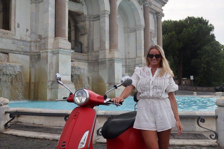 Roma Vespa Tour La Dolce Vita Experience and Photo Shoot