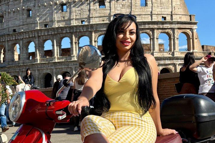 Roma Vespa Tour La Dolce Vita Experience and Photo Shoot