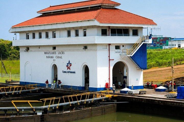 Panama Your Way Private Canal Experience with Lunch & Pickup