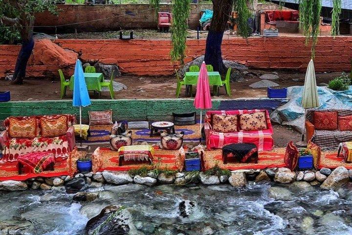 大理加渓谷アトラス山脈への日帰り旅行