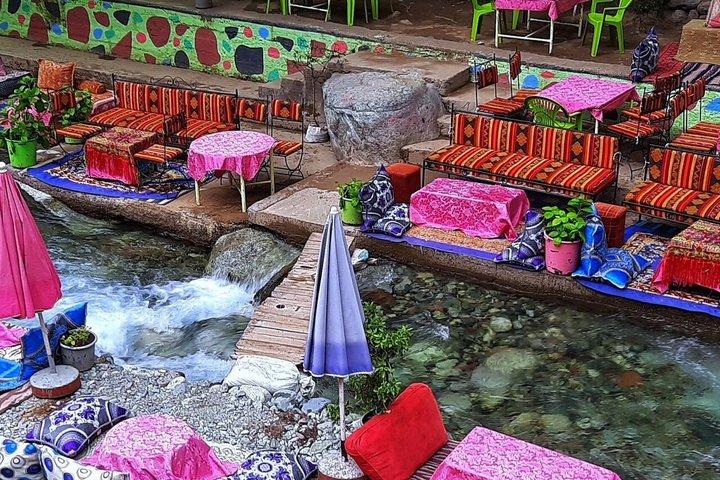 大理加渓谷アトラス山脈への日帰り旅行