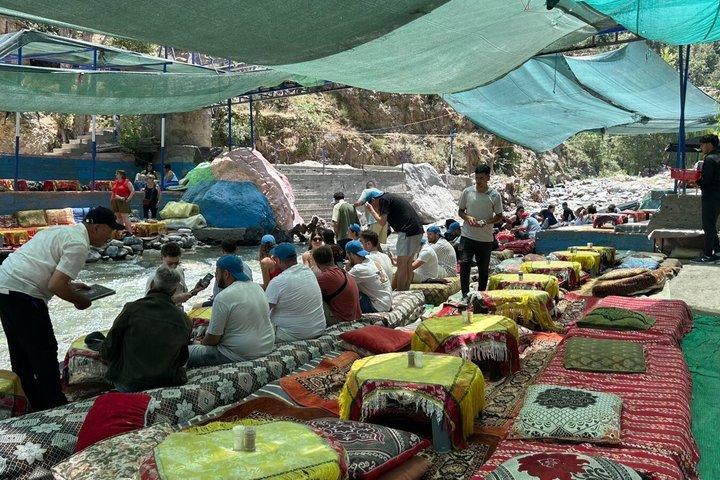 大理加渓谷アトラス山脈への日帰り旅行