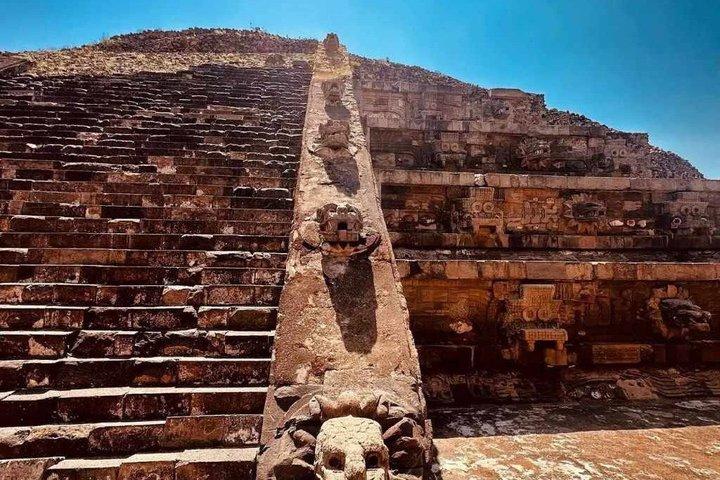 Teotihuacan Pyramids Private without tricks in the morning