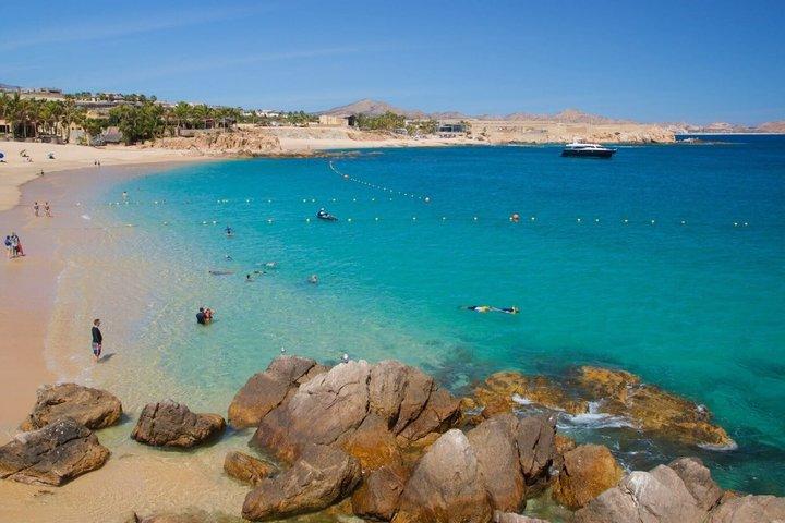 Een dagje strand in Chileno met kajakken en suppen in Los Cabos.