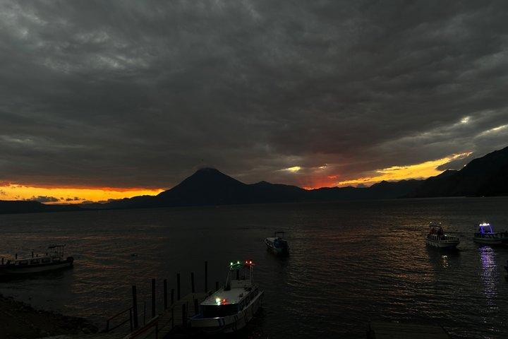 グアテマラシティからアティトラン湖への乗り合いシャトル