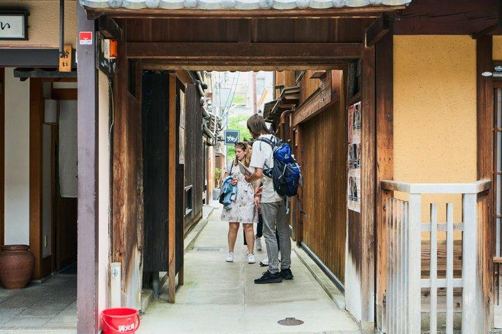 京都の伏見稲荷竹林と祇園プライベートツアー