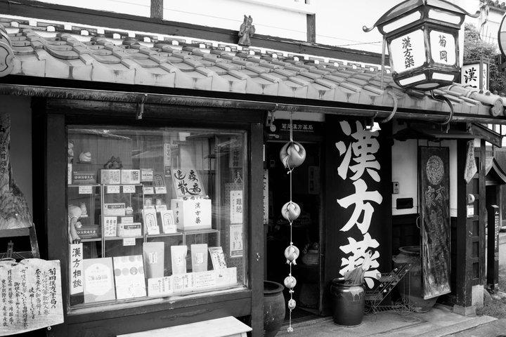 奈良物語：奈良町散策とプレミアムすき焼きディナー。