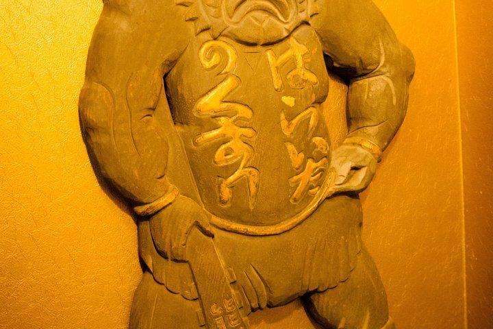 奈良物語：奈良町散策とプレミアムすき焼きディナー。