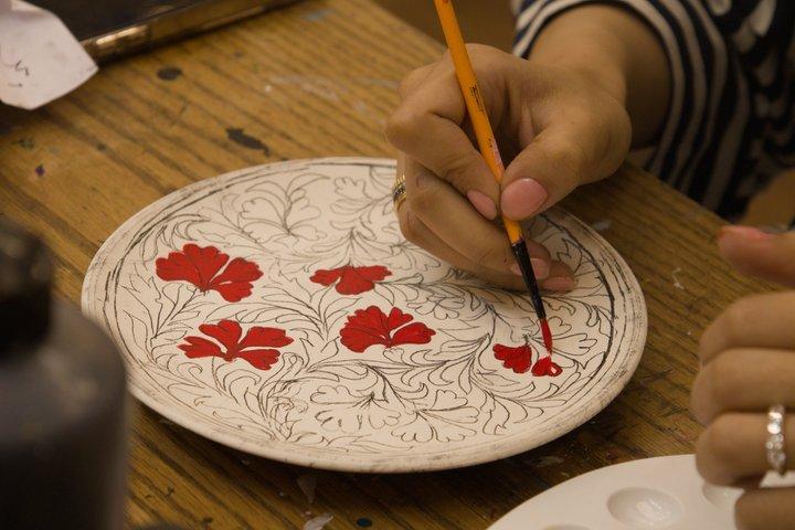 スタイリッシュなアンタルヤのアトリエでの陶芸絵付けワークショップ