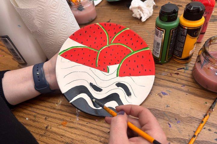 スタイリッシュなアンタルヤのアトリエでの陶芸絵付けワークショップ