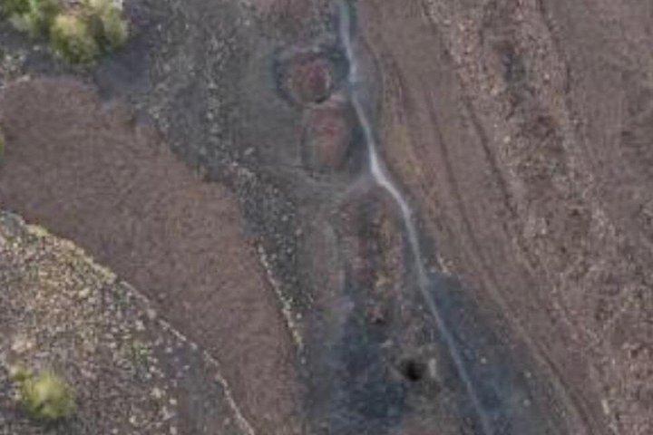 四輪駆動車で行くエトナ山：火口と溶岩洞窟の探検