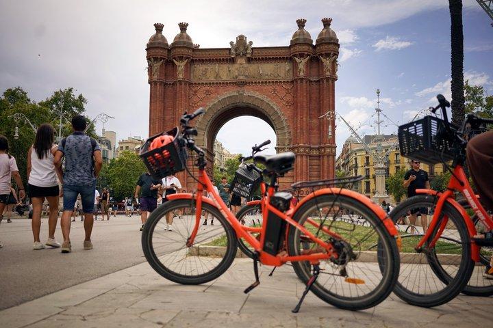 Barcelona Premium E-Bike Tour: Små gruppe byoplevelse