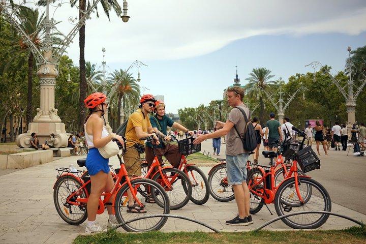 Barcelona Premium E-Bike Tour: Små gruppe byoplevelse